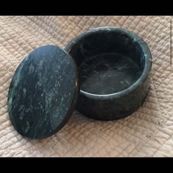 Marble jewelry round box or paper clip holder - Picture 2 of 8
